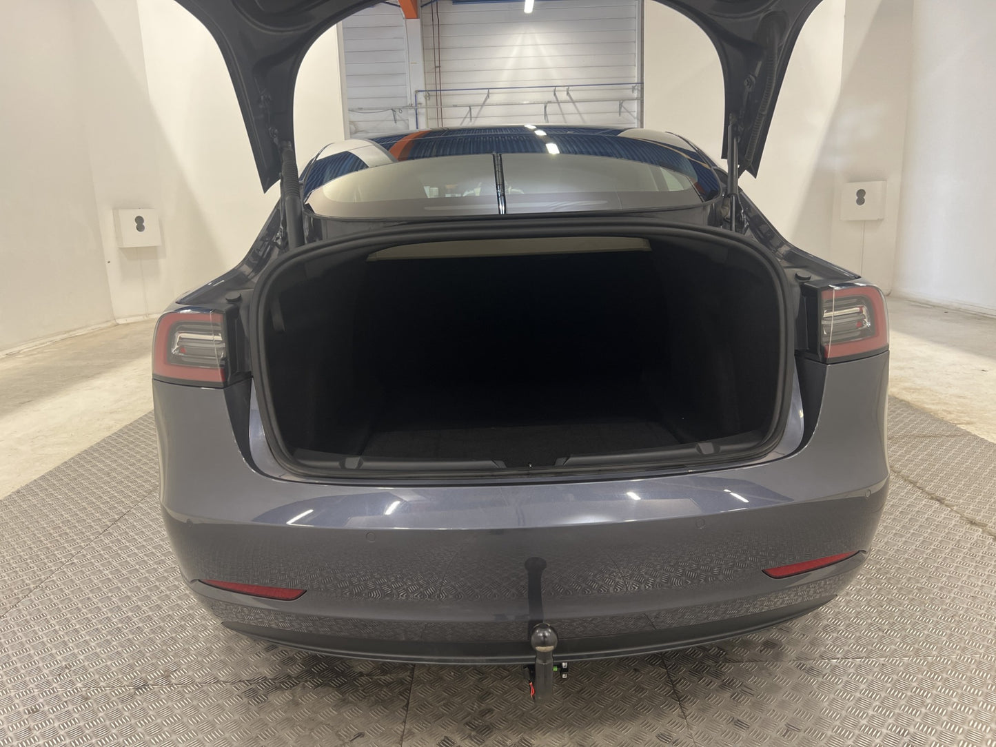 Tesla Model 3 Long Range AWD 440hk Svensksåld Drag MOMS