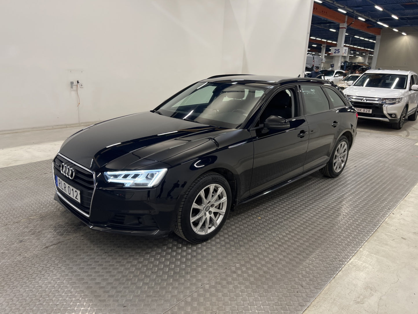 Audi A4 2.0 TDI Quattro 190hk Cockpit Navigation Euro 6