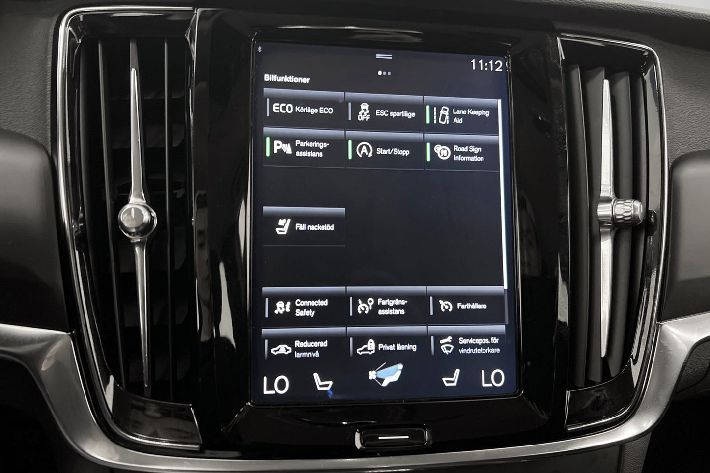 Volvo V90 D3 150hk VOC D-värm Drag P-sensor CarPlay Nyservad