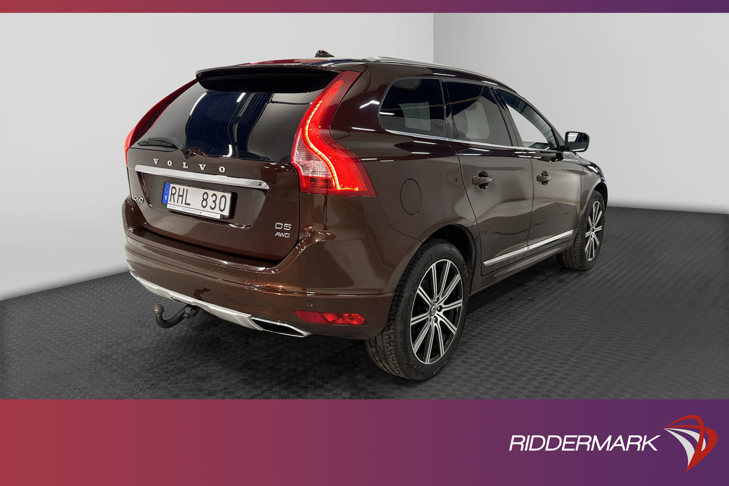 Volvo XC60 D5 AWD Summum Pano D-värm Skinn VOC Navi