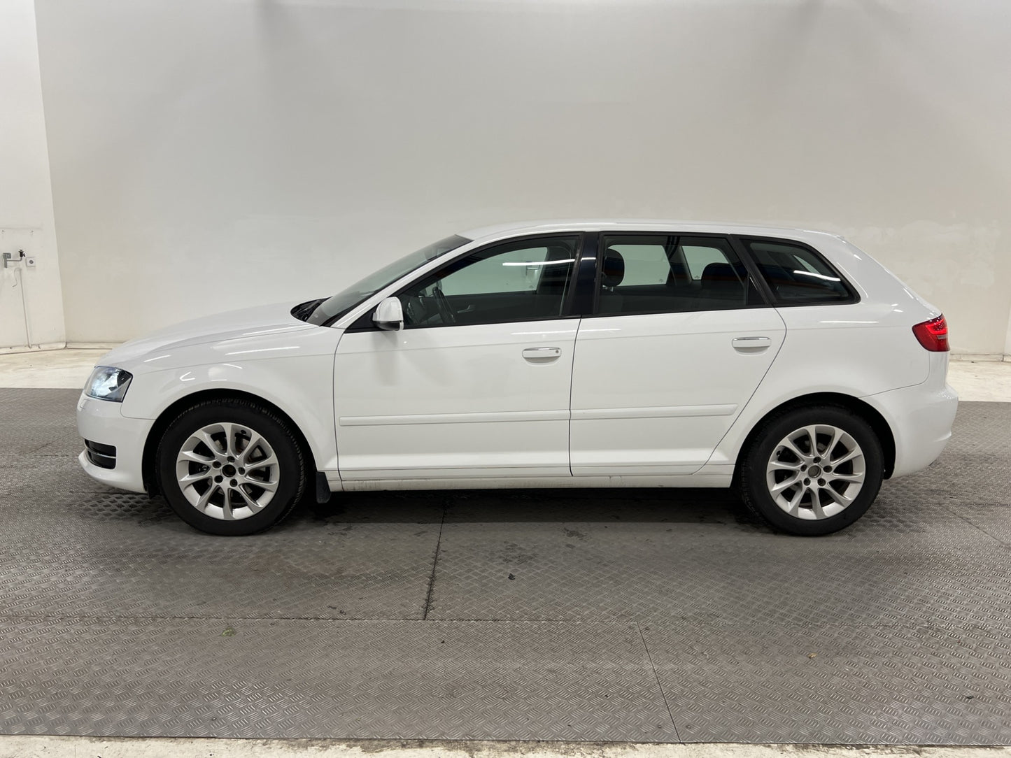 Audi A3 1.2 TFSI 105hk Attraction Värmare Sensorer Välservad