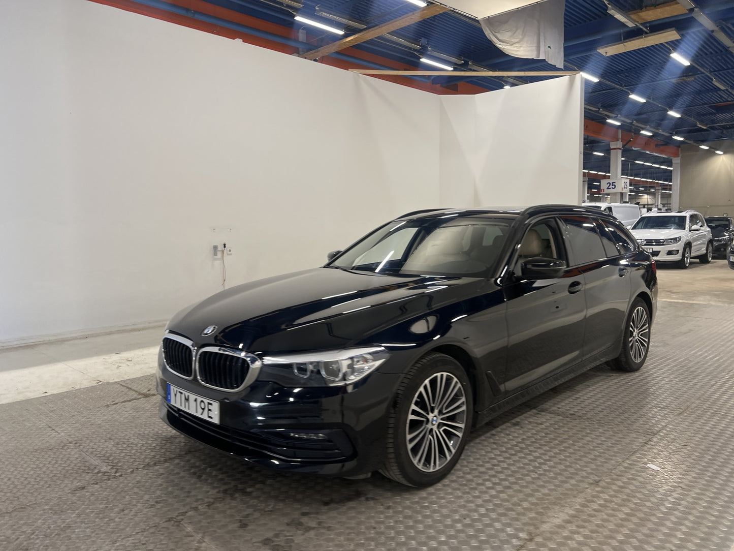 BMW 520 d Touring 190hk Sportline Pano D-Värm Skinn Kamera