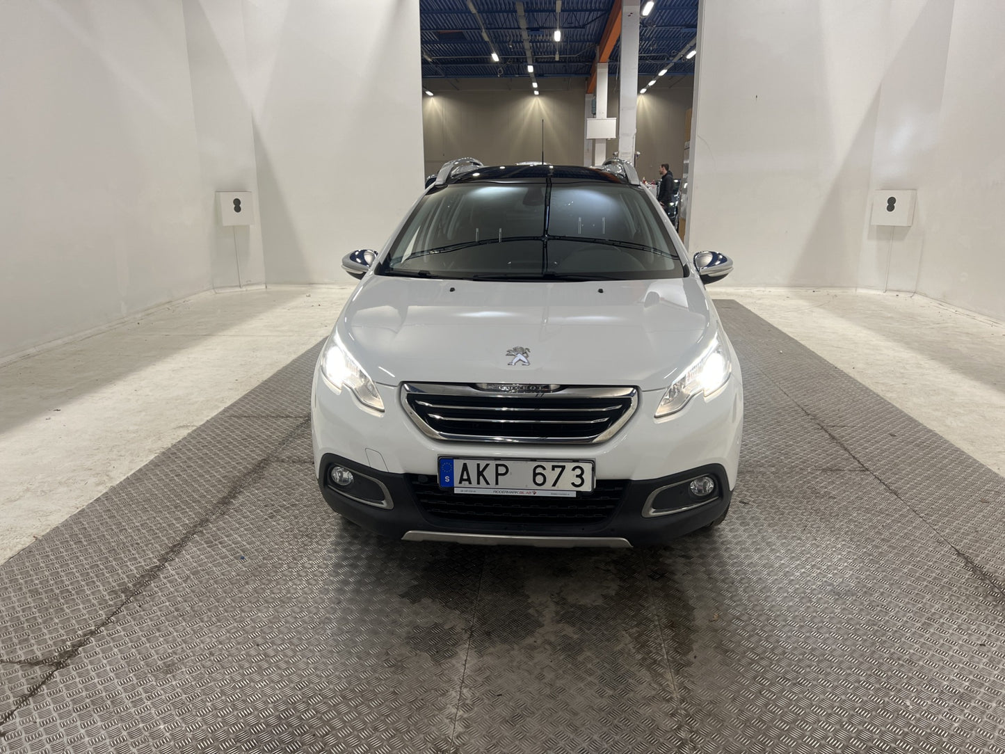 Peugeot 2008 1.2 VTi Allure Motorvärmare Pano Navigation