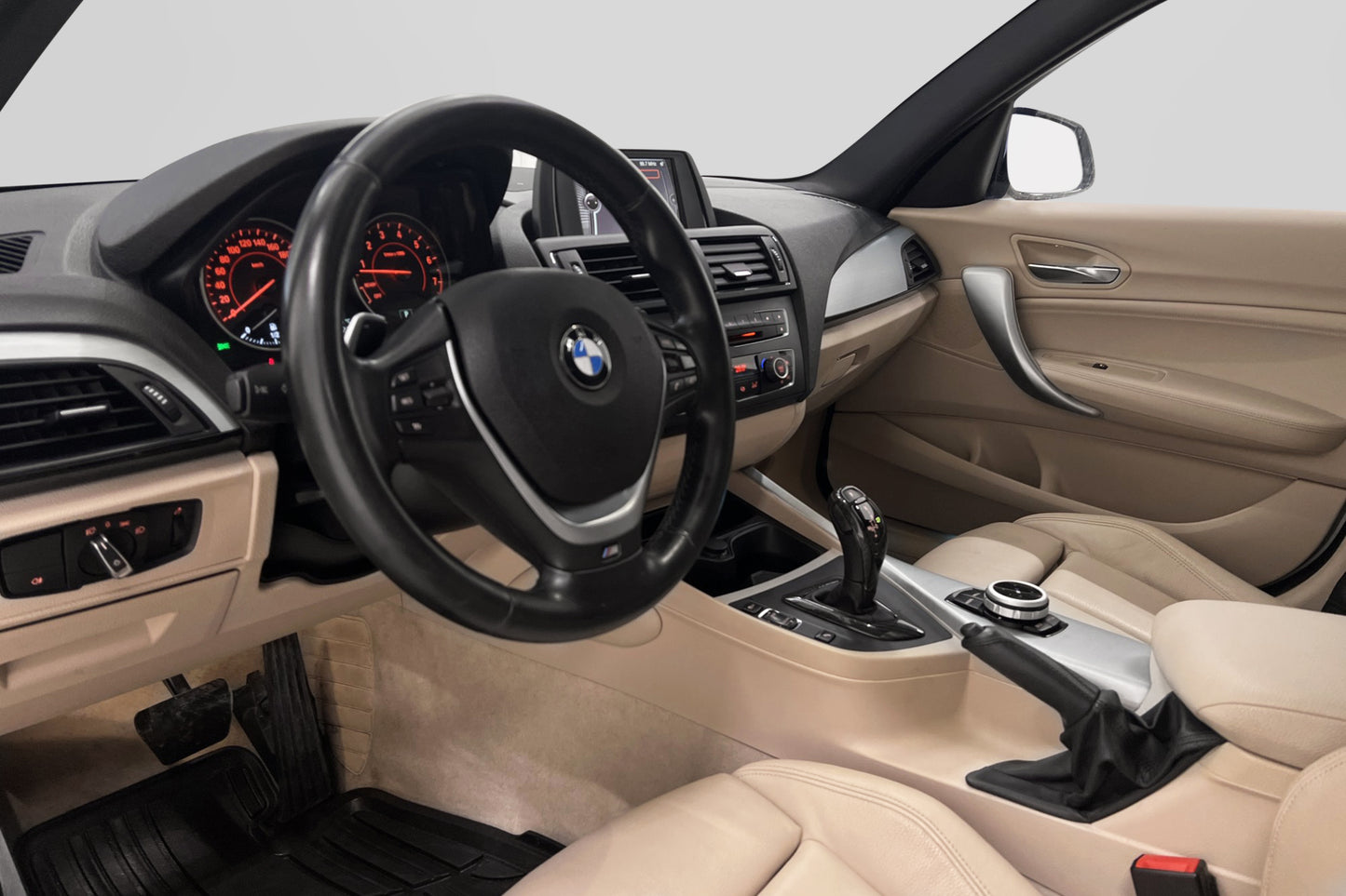 BMW M135i xDrive 320hk Taklucka HiFi Kamera Skinn Välservad