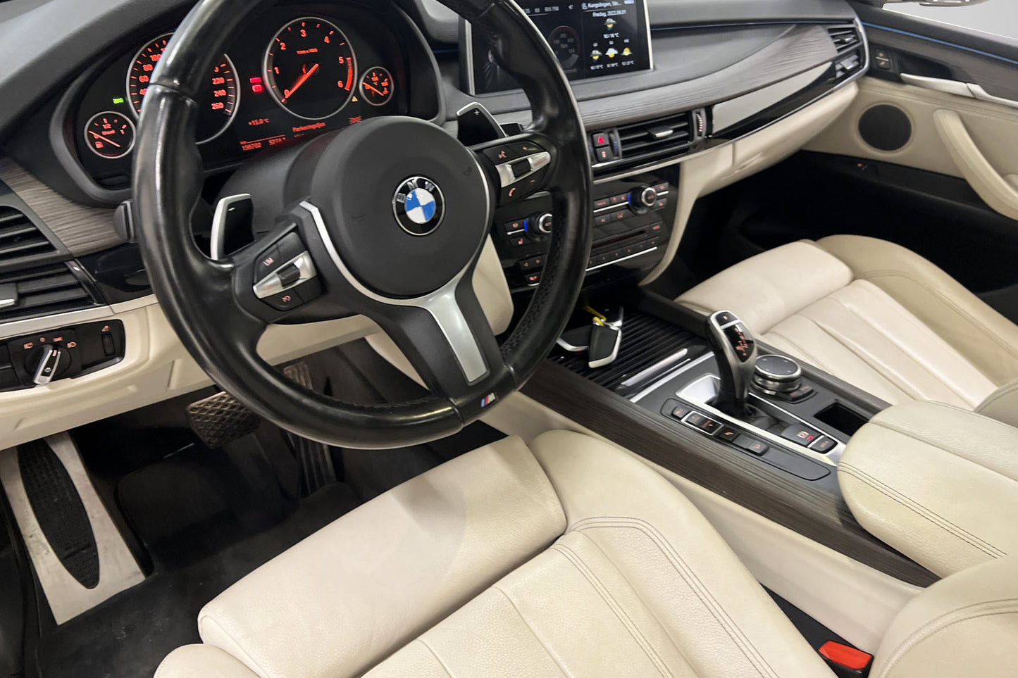 BMW X5 xDrive 30d 258hk Pano H/K Skinn Navi Drag