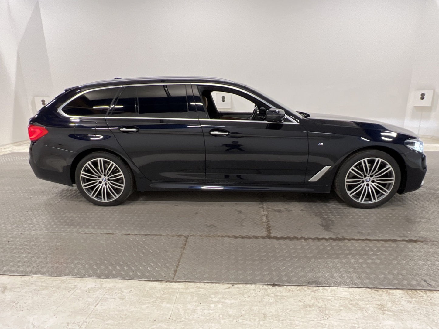 BMW 520d xDrive 190hk M-Sport Pano Cockpit Skinn 360° H/K