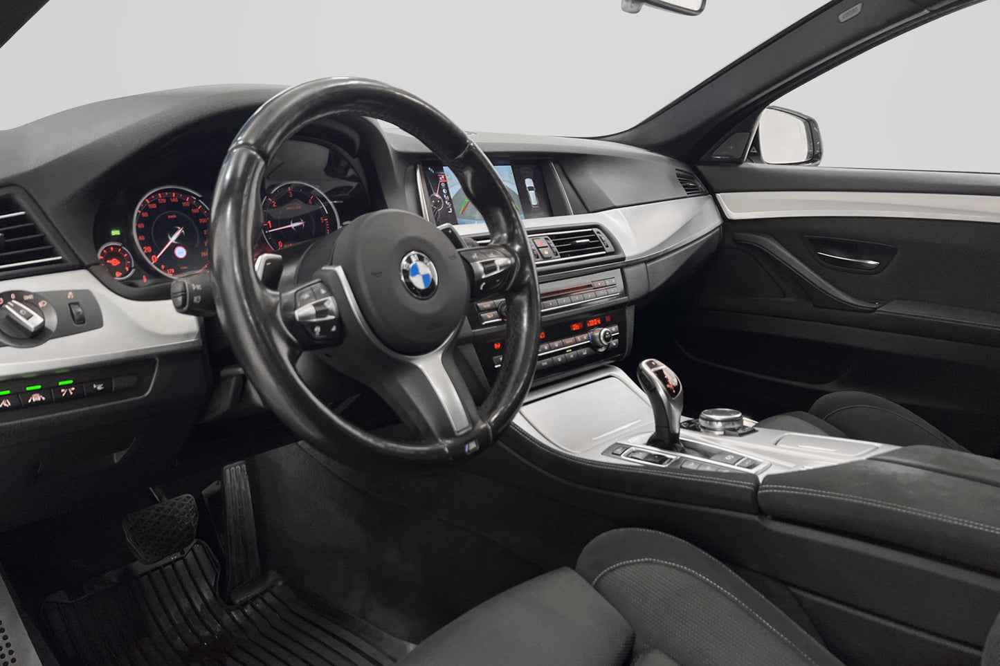 BMW 530d 258hk xDrive Innovation D-Värmare Pano H/K HUD