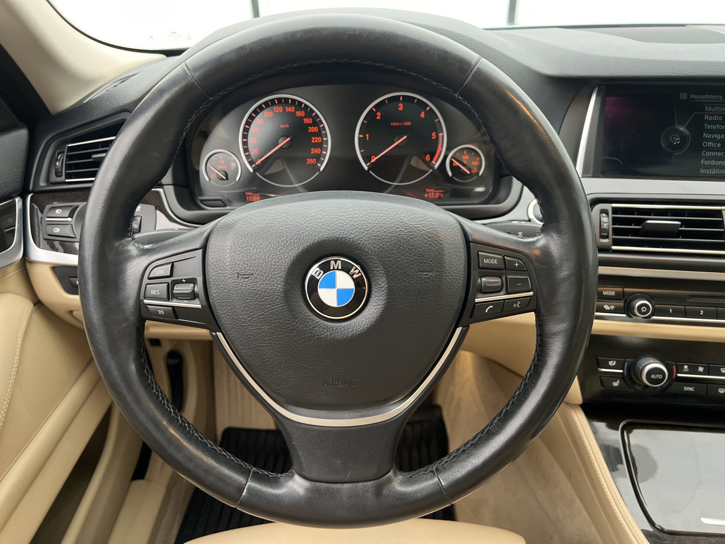 BMW 530 d xDrive Sedan 258hk Pano HUD Navi Skinn Sensorer