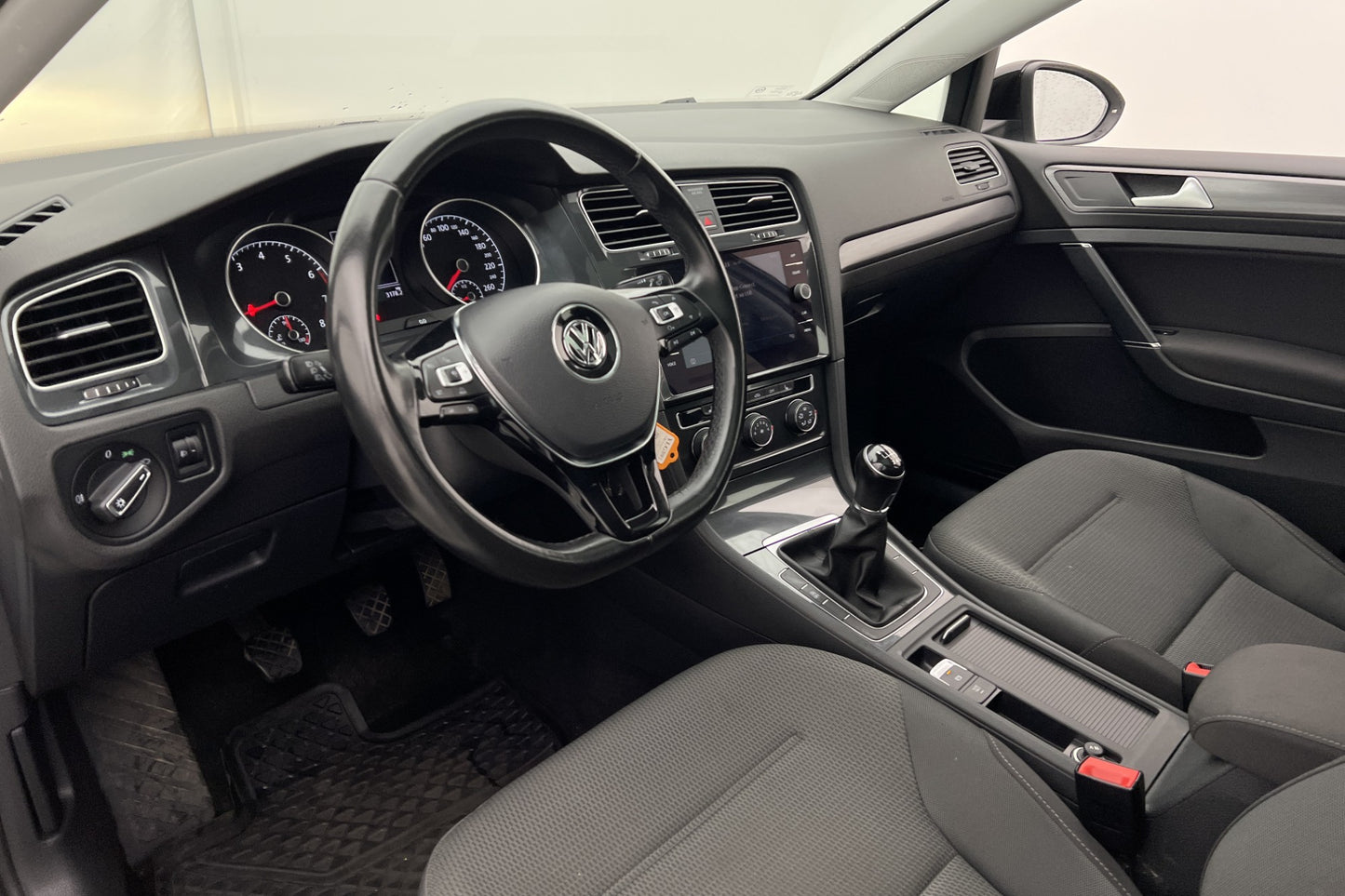 Volkswagen Golf 1.0 TSI 110hk Taklucka CarPlay Välservad