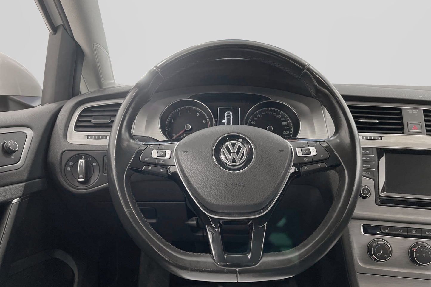 Volkswagen Golf TSI Touchskärm P-Sensorer Välservad Lågmil