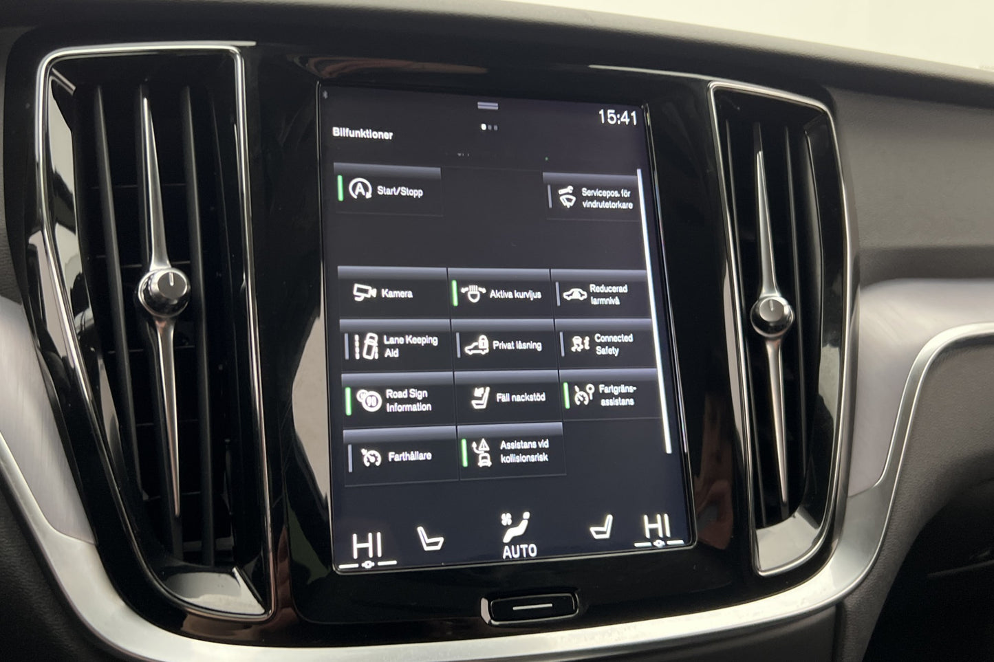 Volvo V60 D3 150hk Advanced VOC Värmare Kamera Navi CarPlay