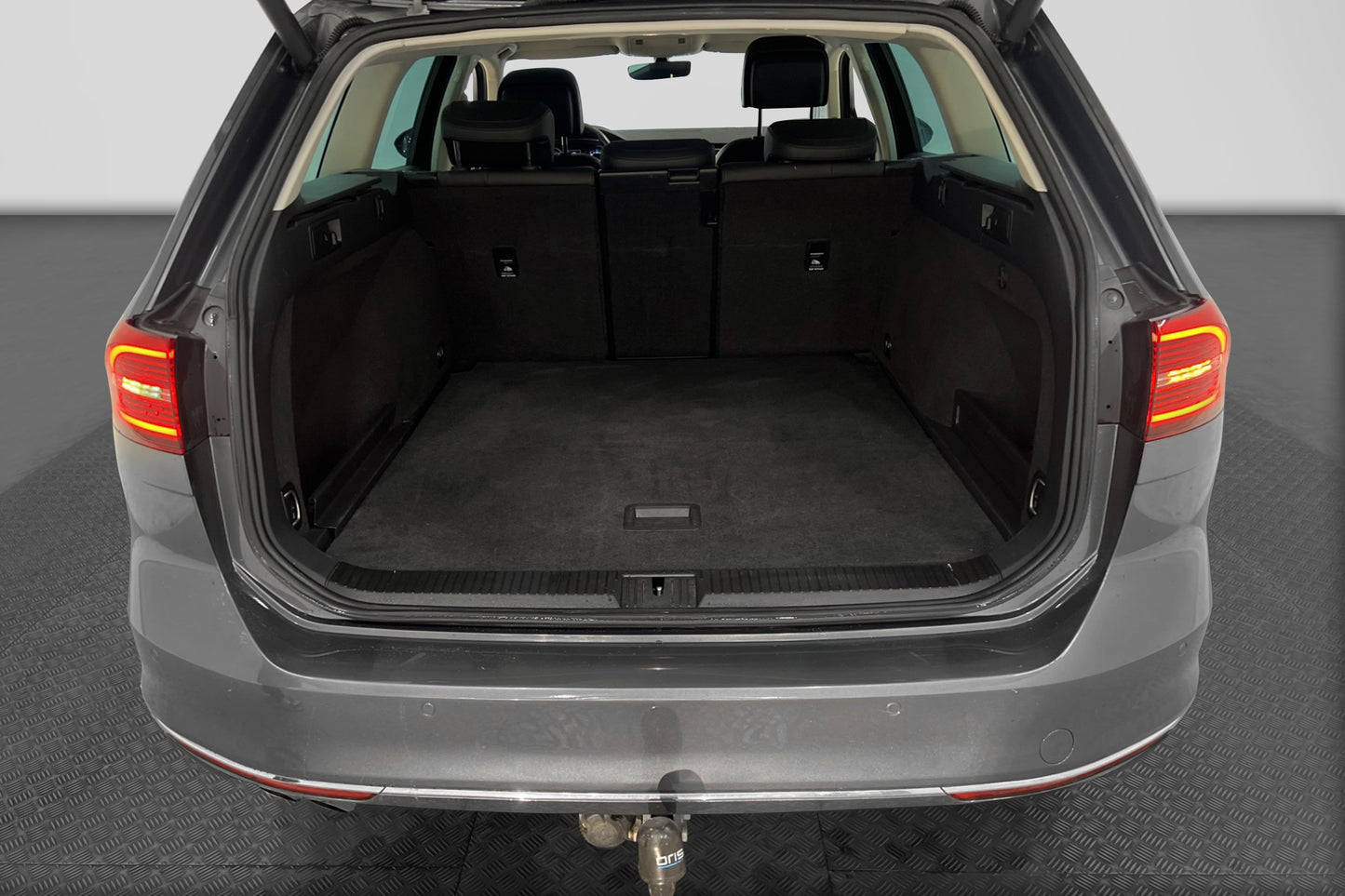 Volkswagen Passat 2.0 TDI 4M 190hk Executive P-sensorer Drag