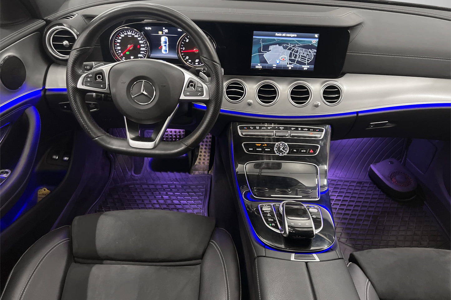 Mercedes-Benz E 220d 4MATIC AMG Night Värmare 360° Drag Navi