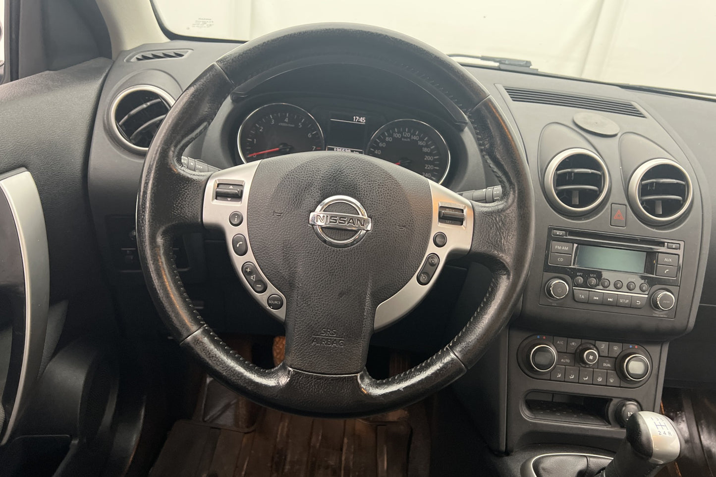 Nissan Qashqai 1.6 117hk Dragkrok En brukare Välservad