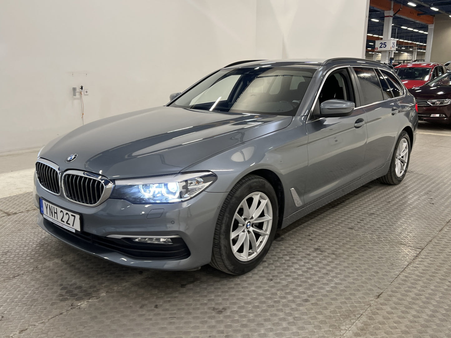 BMW 520d xDrive Kamera Värmare Keyless Navi Välservad