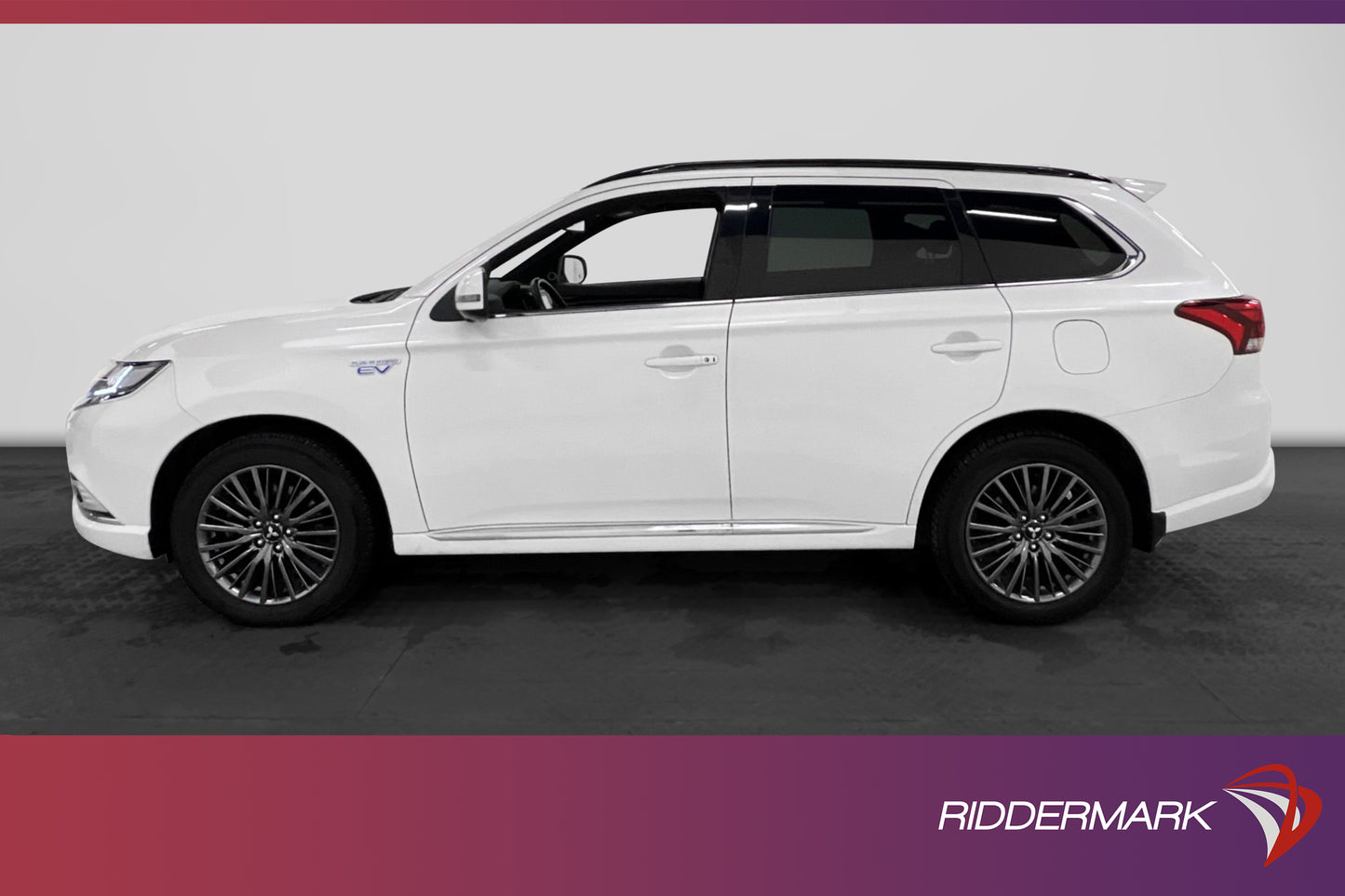 Mitsubishi Outlander P-HEV 4WD S-Edition Pano Navi 360° MOMS