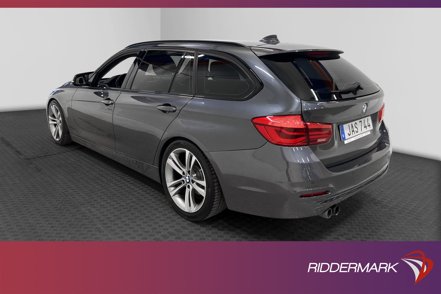 BMW 330i xDrive Touring 252hk Sport line Skinn Navi B-Kamera