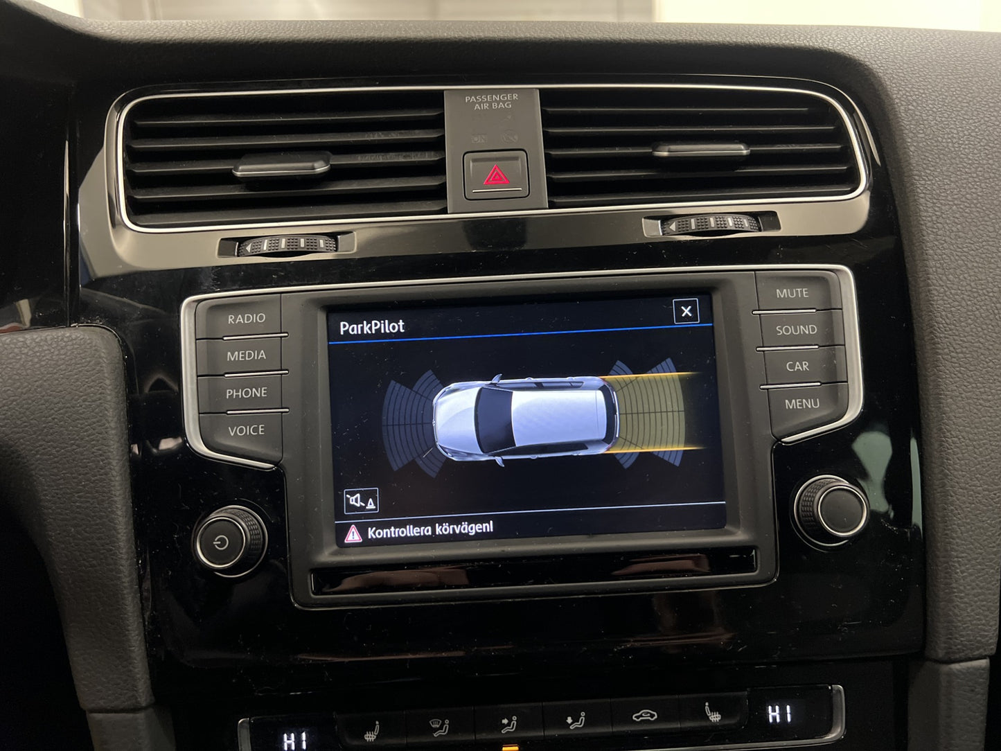 Volkswagen Golf 1.4 TSI 150hk Full R-Line Värmare Carplay