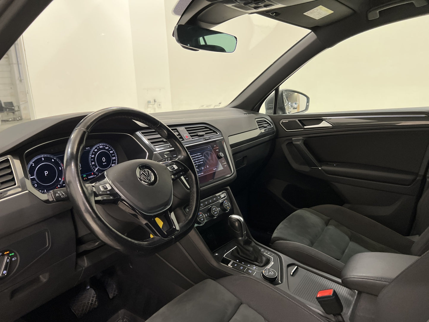 Volkswagen Tiguan 4M 190hk R-Line Cockpit Värm Dynaudio Drag