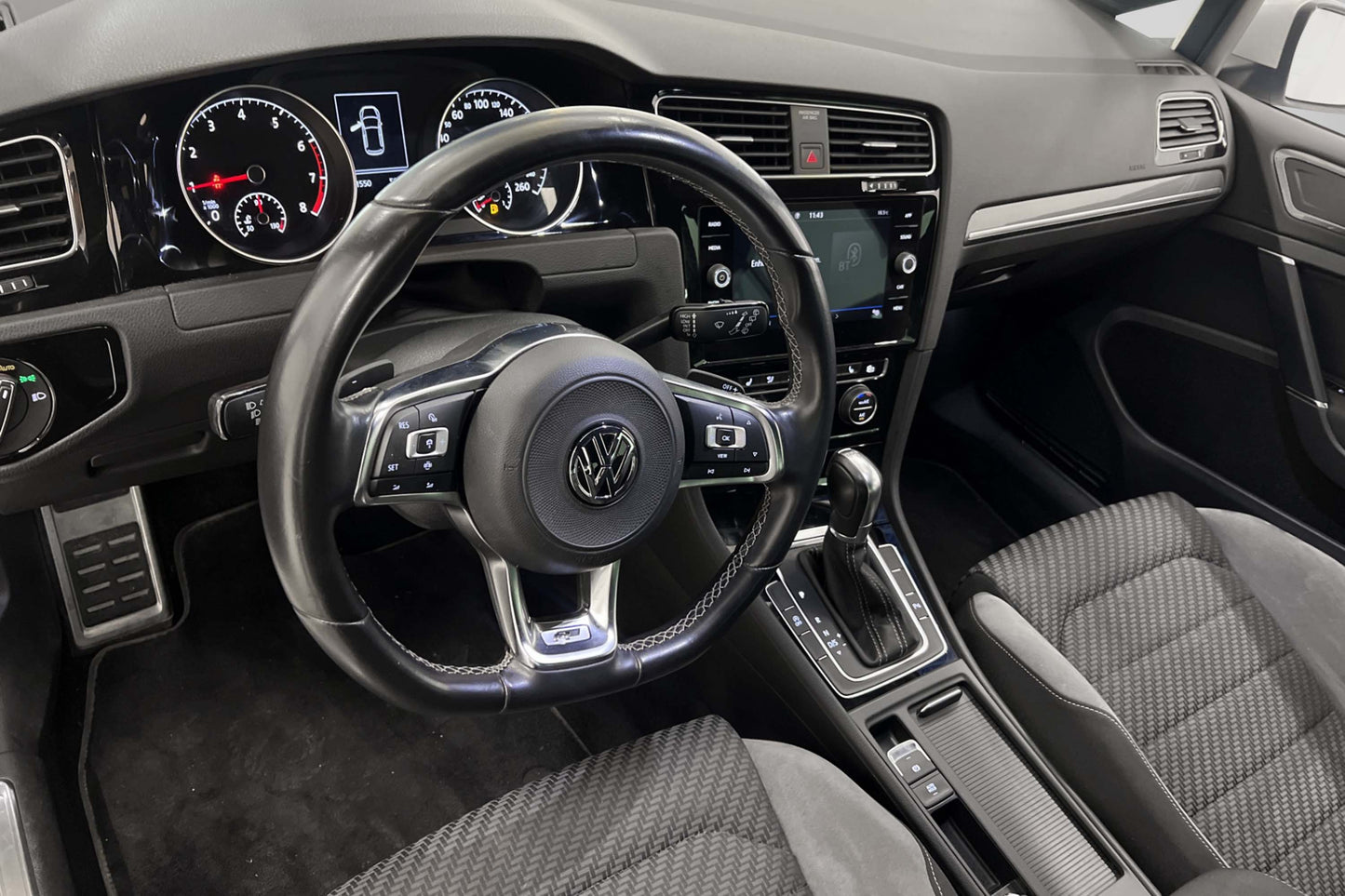 Volkswagen Golf 1.5 TSI 150hk Full R-line M-värm Carplay PDC