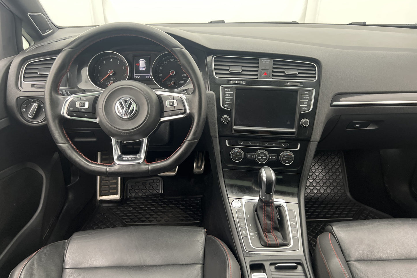 Volkswagen Golf GTI Performance 2.0 TSI Pano B-kamera 230hk