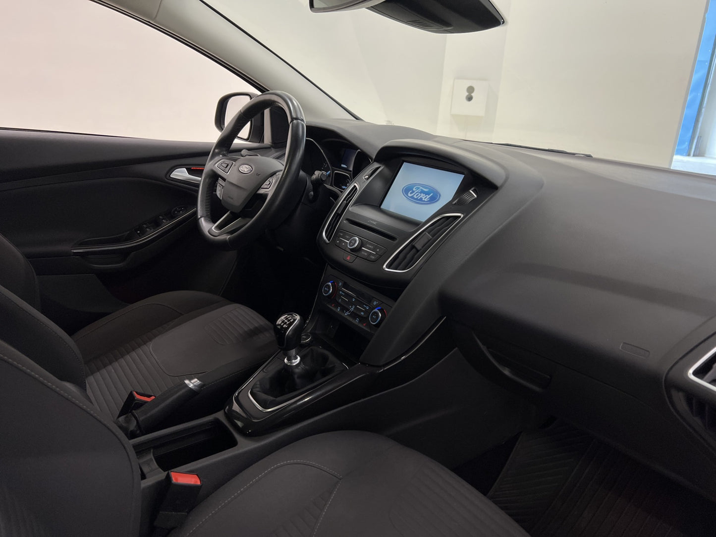 Ford Focus 1.0 EcoBoost Navigation Låg Skatt Välservad