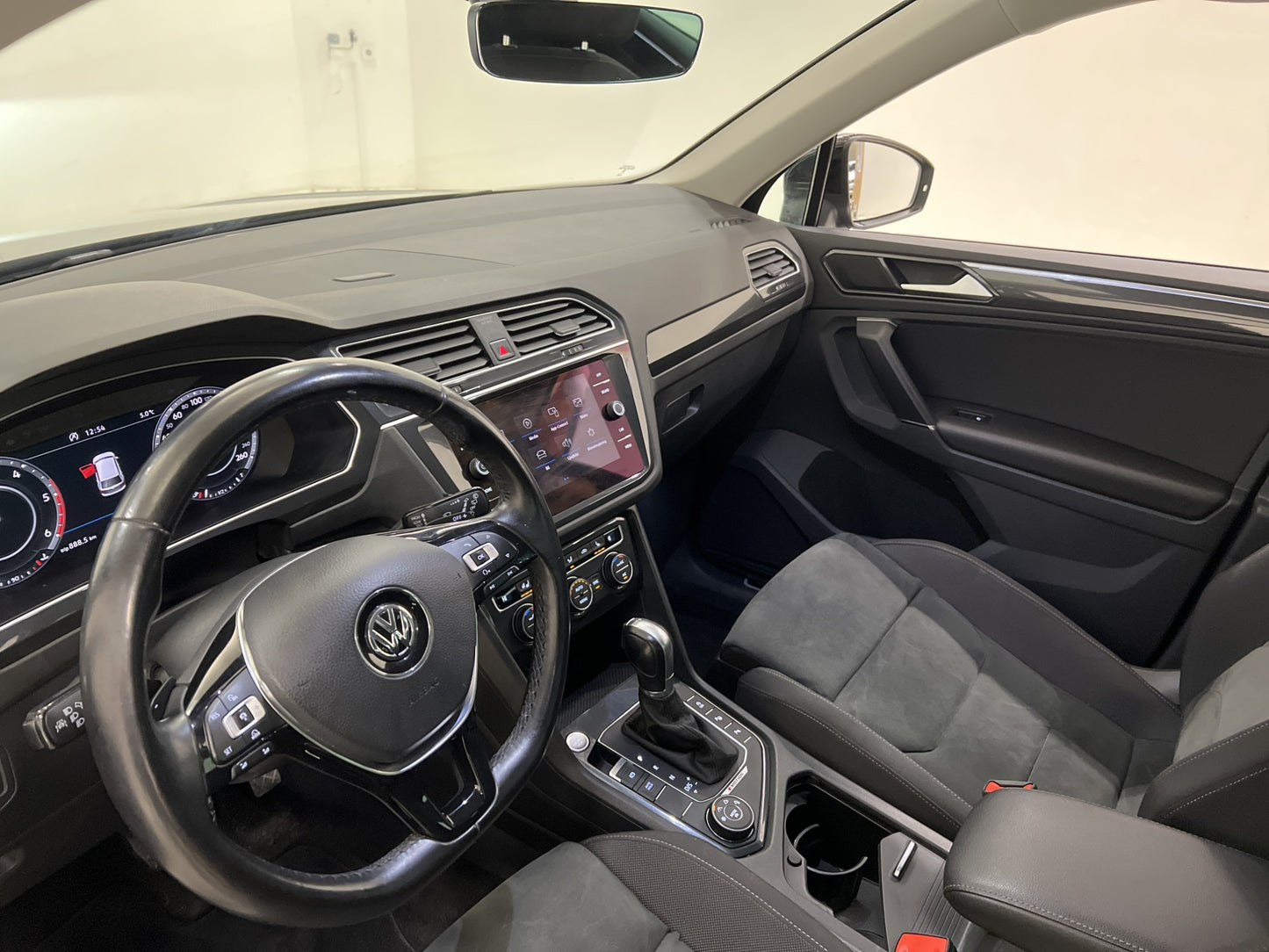 Volkswagen Tiguan 4M 190hk R-Line Värm Kamera Cockpit Drag