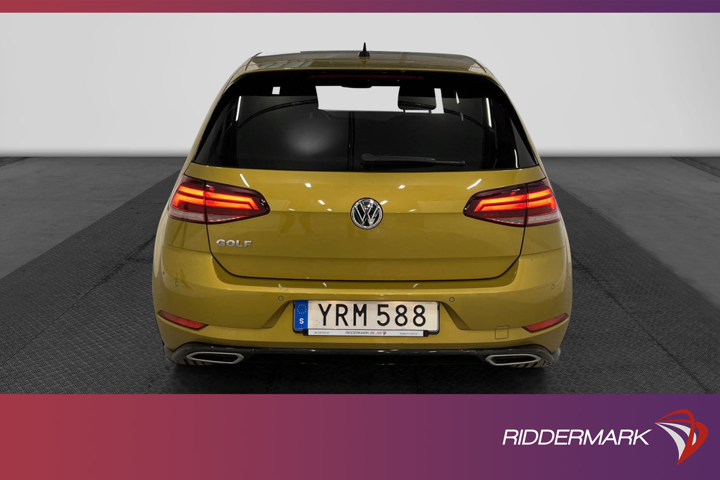 Volkswagen Golf 1.5 TSI  R-line T-lucka Alcantara Carplay