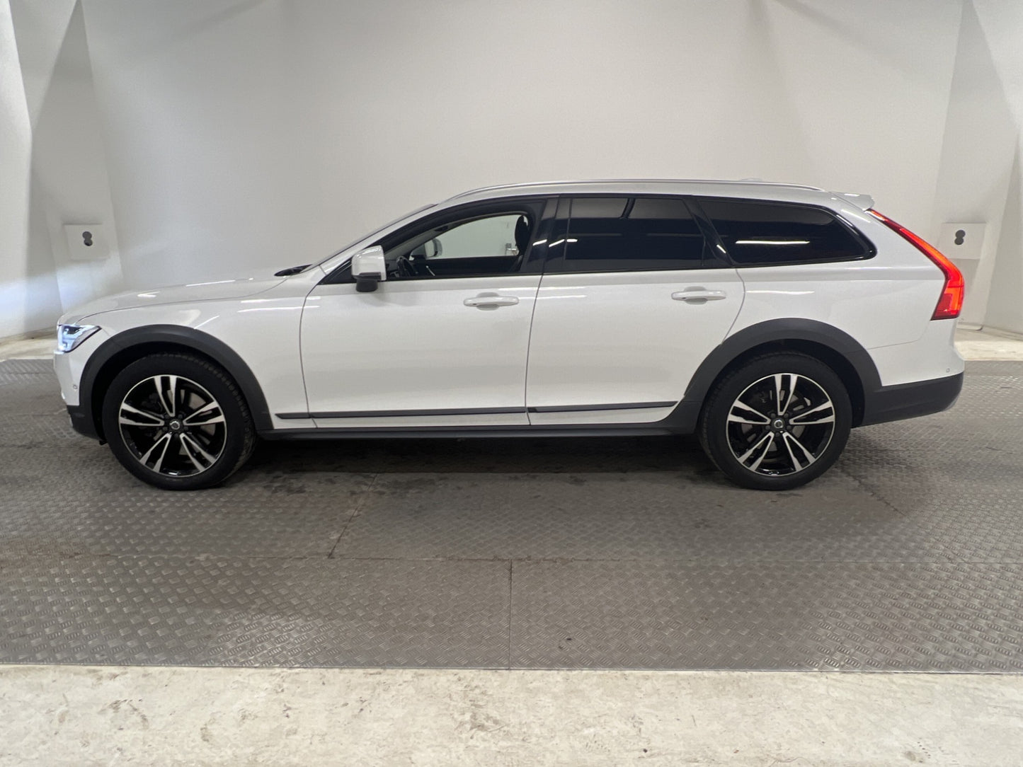 Volvo V90 D4 Cross Country AWD Momentum P-Värmare Navi BLIS