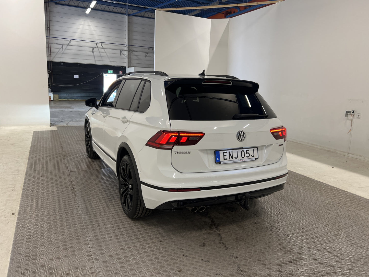 Volkswagen Tiguan 190h 4M R-Line Black Cockpit Dynaudio Värm