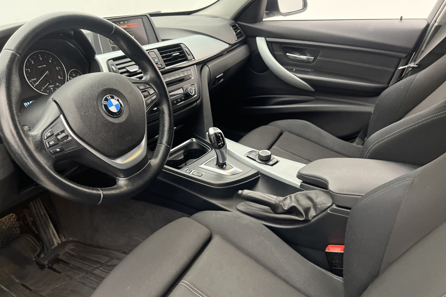 BMW 320d xDrive 184hk Sport line Sensorer Drag Välservad