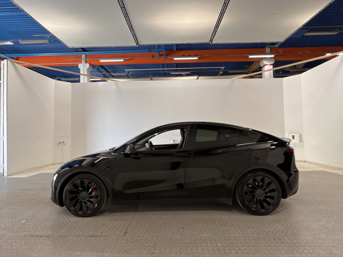 Tesla Model Y Performance AWD 450hk Svensksåld Dragkrok