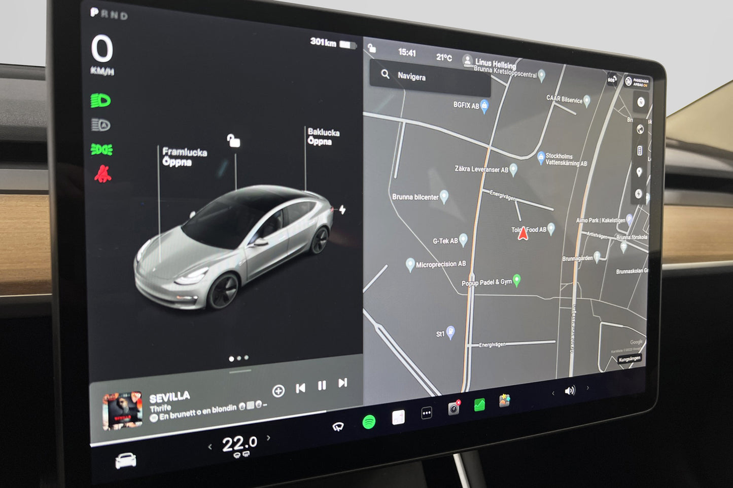 Tesla Model 3 Long Range AWD 440hk Svensksåld Dragkrok MOMS