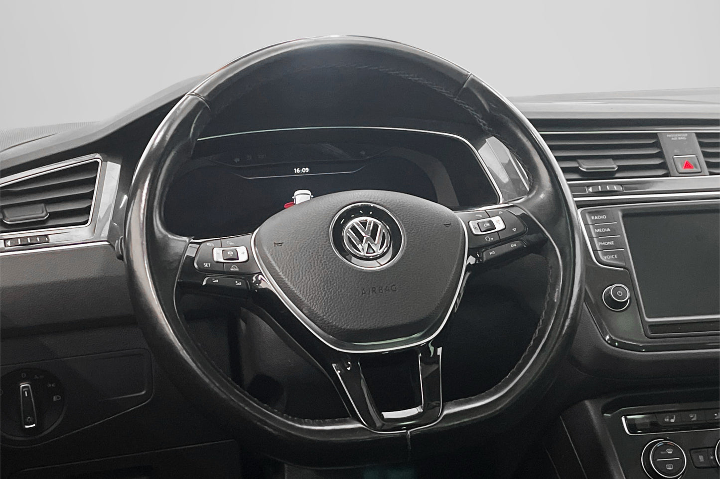 Volkswagen Tiguan 2.0 4M 190hk Executive Pano Värm Cockpit