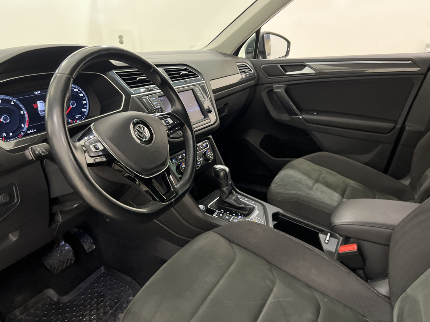 Volkswagen Tiguan TDI 4M 190hk Premium Cockpit Värmare Drag