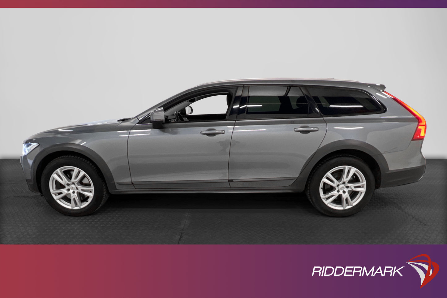 Volvo V90 Cross Country D4 AWD Momentum D-Värmare B&W VOC