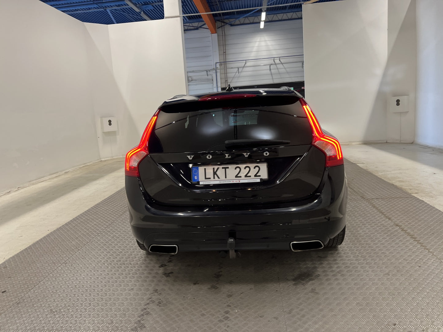 Volvo V60 T5 245hk Summum VOC Navi B-Kam B-Värm Drag Skinn