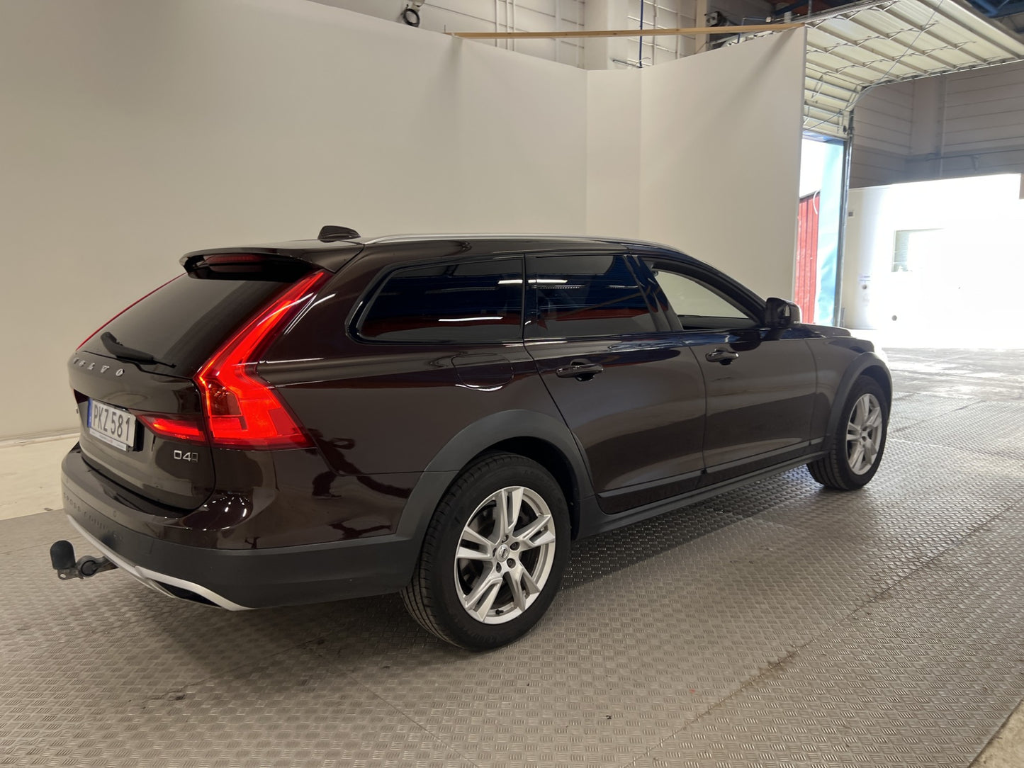 Volvo V90 Cross Country D4 AWD B&W Navi D-värm VOC BLIS Drag