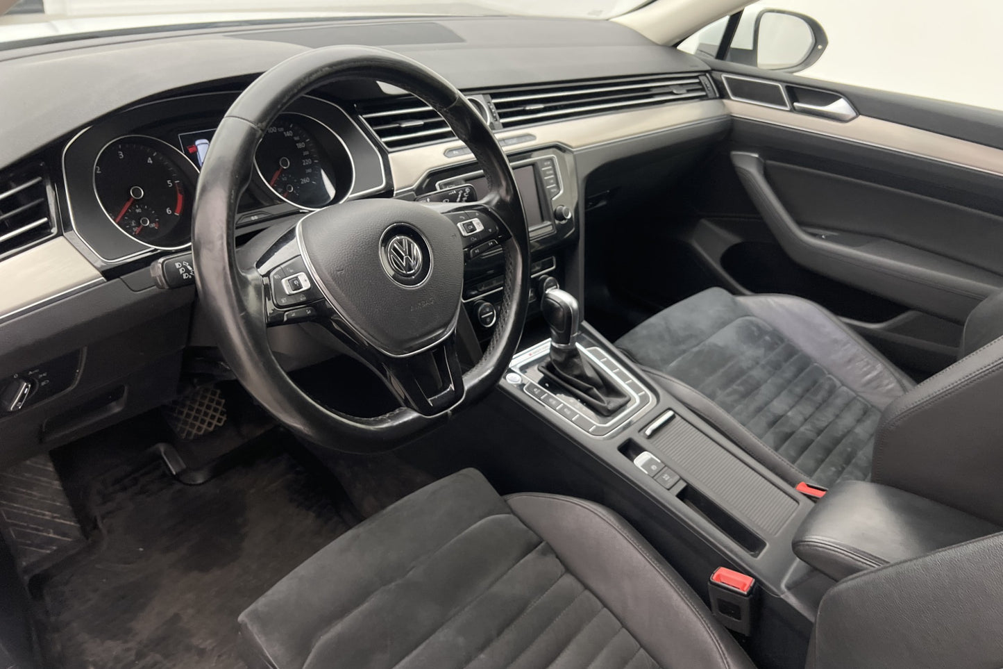 Volkswagen Passat 2.0 TDI 4M 190hk Värmare Dragkrok Sensorer