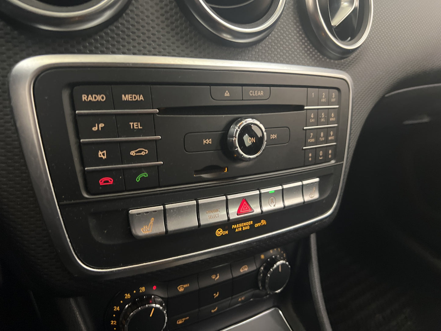 Mercedes-Benz A 180 122hk AMG Skinn Kamera Carplay Keyless