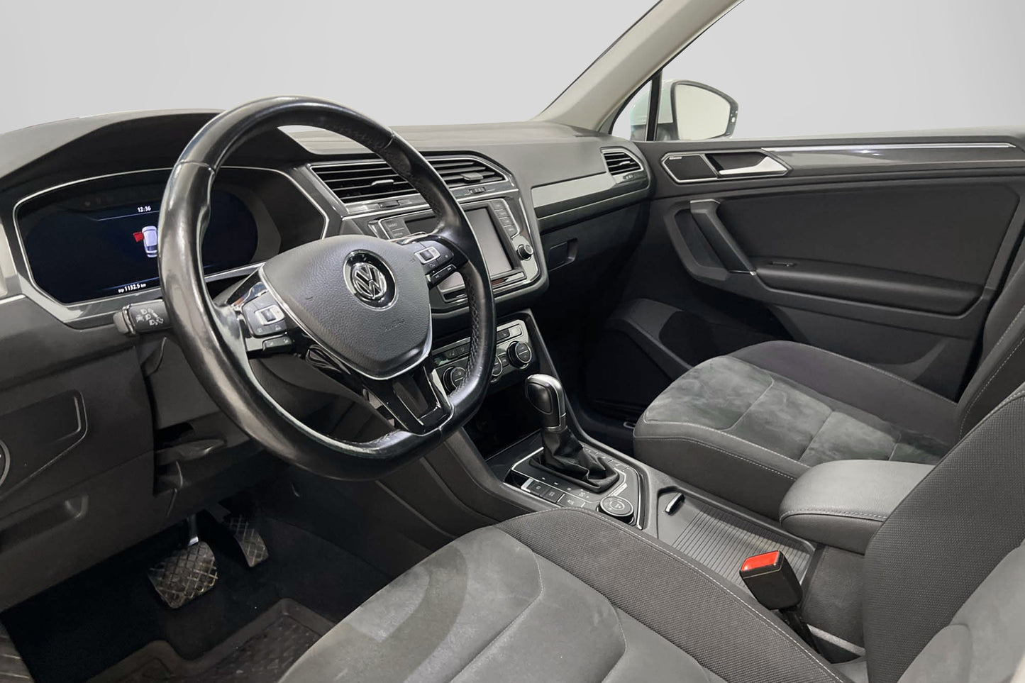 Volkswagen Tiguan 2.0 TDI 190hk R-line Cockpit D-värm Navi