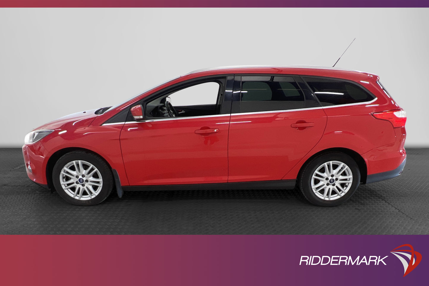 Ford Focus 1.2 EcoBoost 100hk Titanium Dragkrok Ny Kamrem