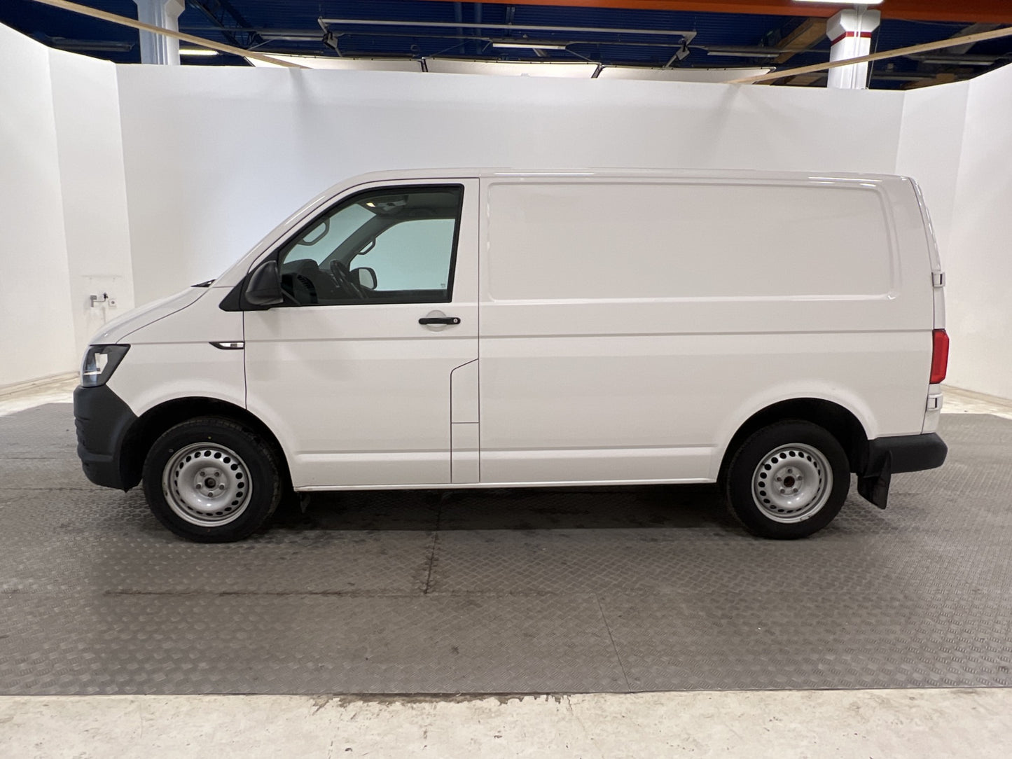 Volkswagen Transporter 150hk DSG Värmare Drag V-inr Moms