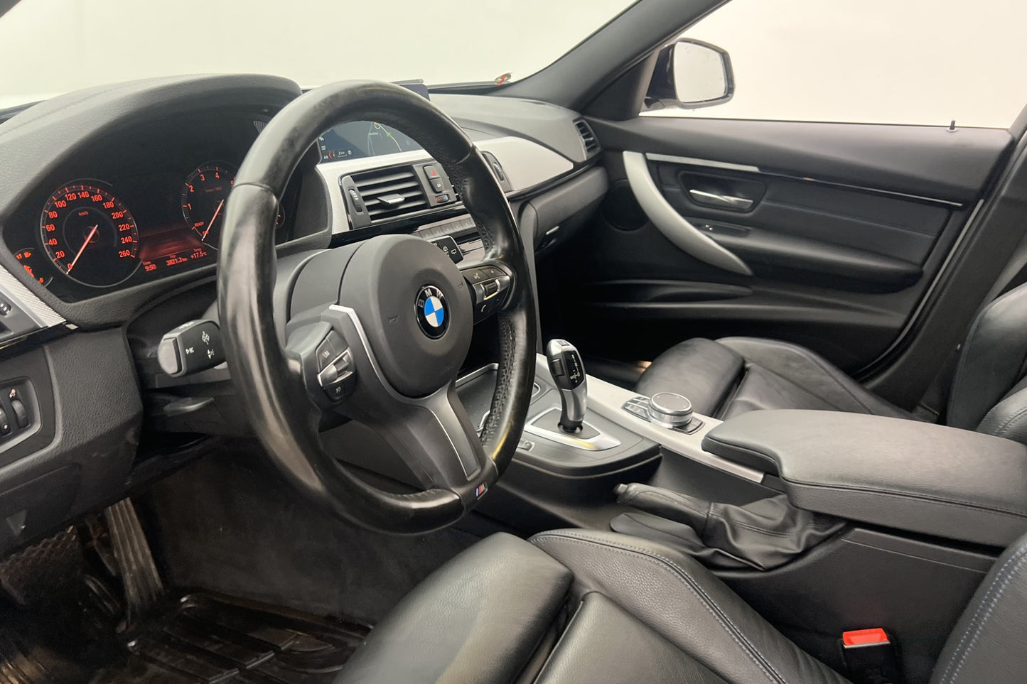 BMW 320 i xDrive Touring M Sport Cockpit Navi Skinn Drag