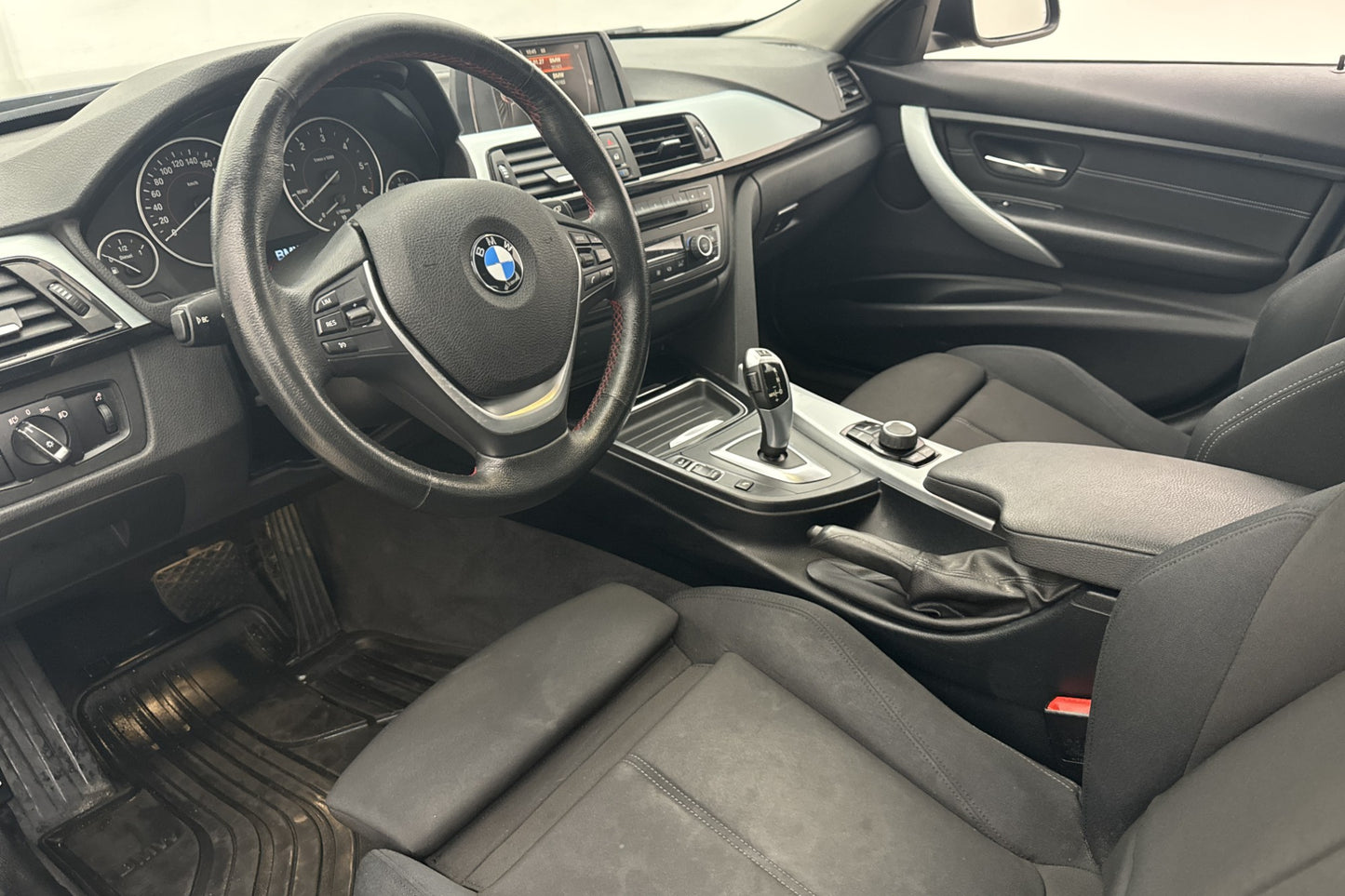 BMW 320 d xDrive Sedan Sport line HiFi Sensorer Dragkrok