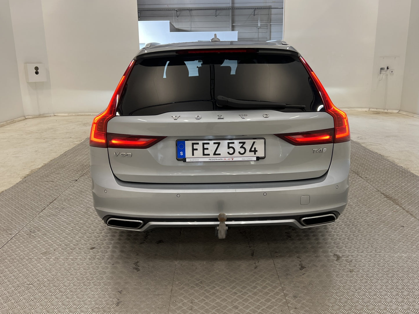 Volvo V90 T4 190hk R-Design VOC Värm BLIS Dragkrok Carplay