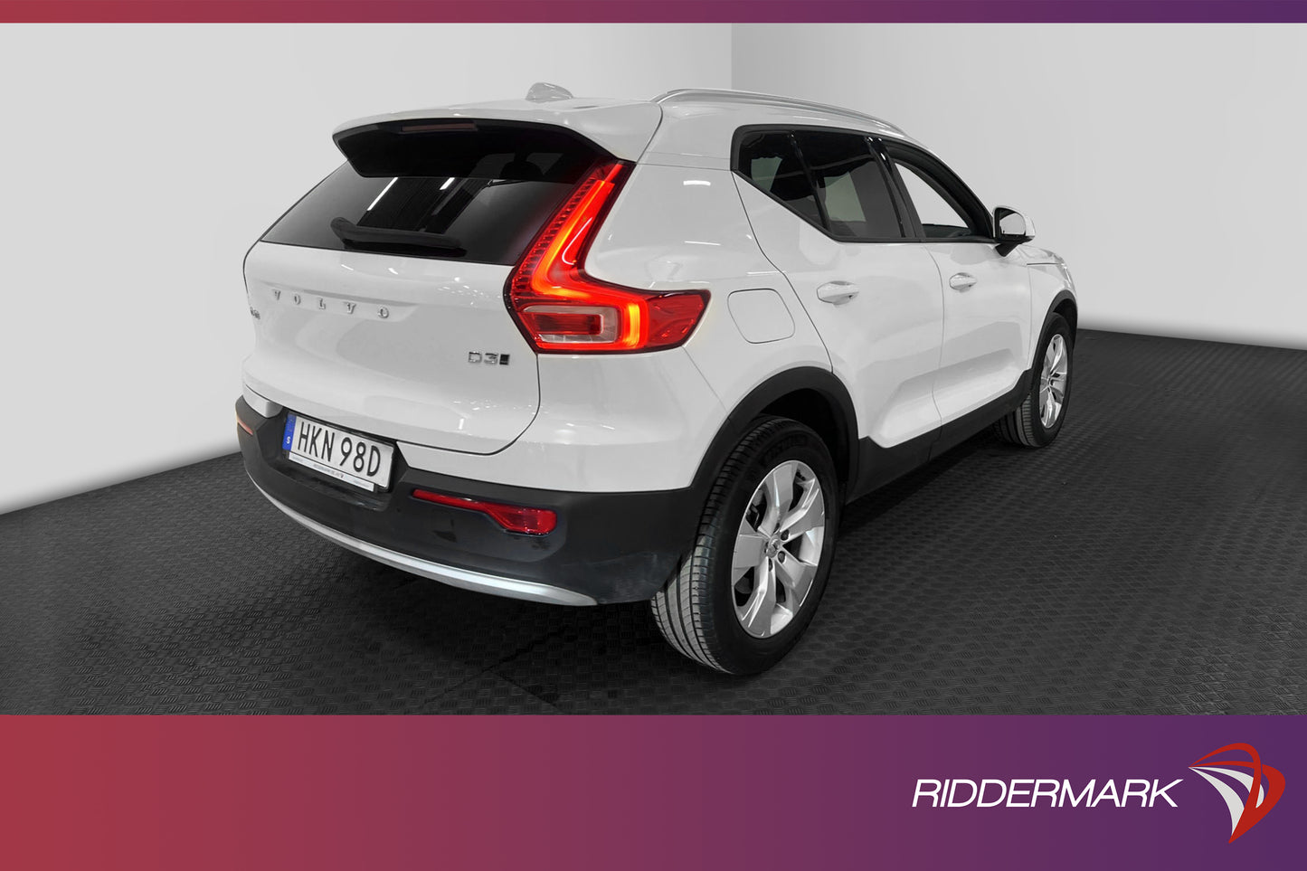 Volvo XC40 D3 AWD 150hk Momentum VOC Värmare Navi Välservad