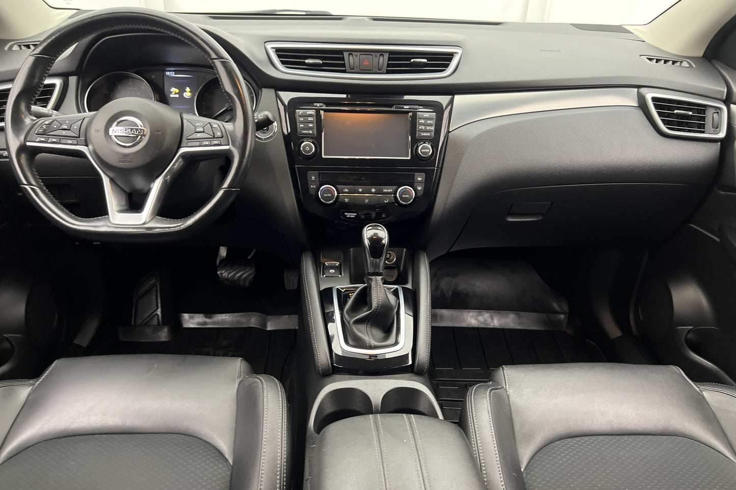 Nissan Qashqai 1.2 115hk Tekna 360° Navi Skinn En-brukare