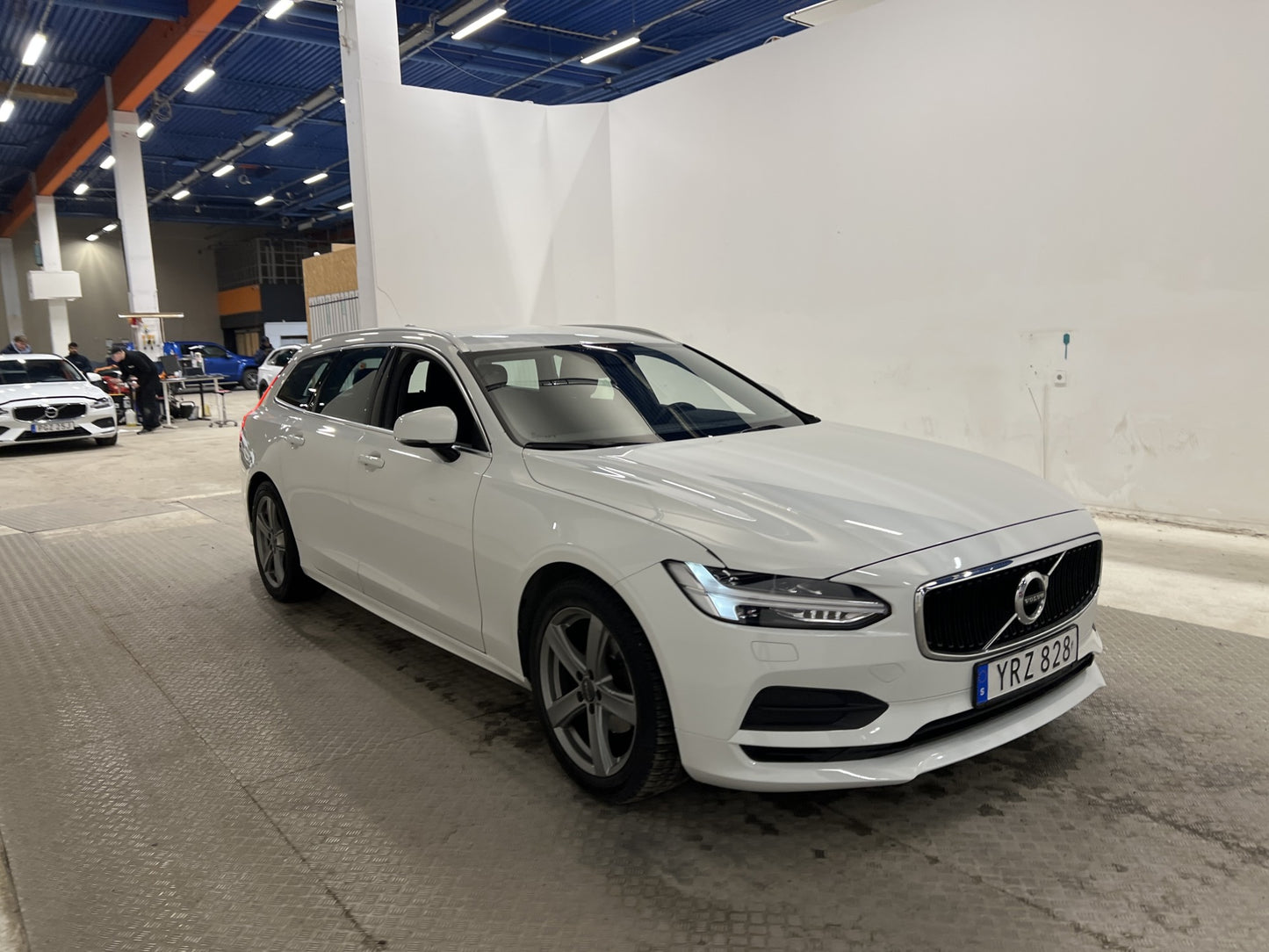 Volvo V90 D3 150hk Momentum Adv D-värm VOC Navi