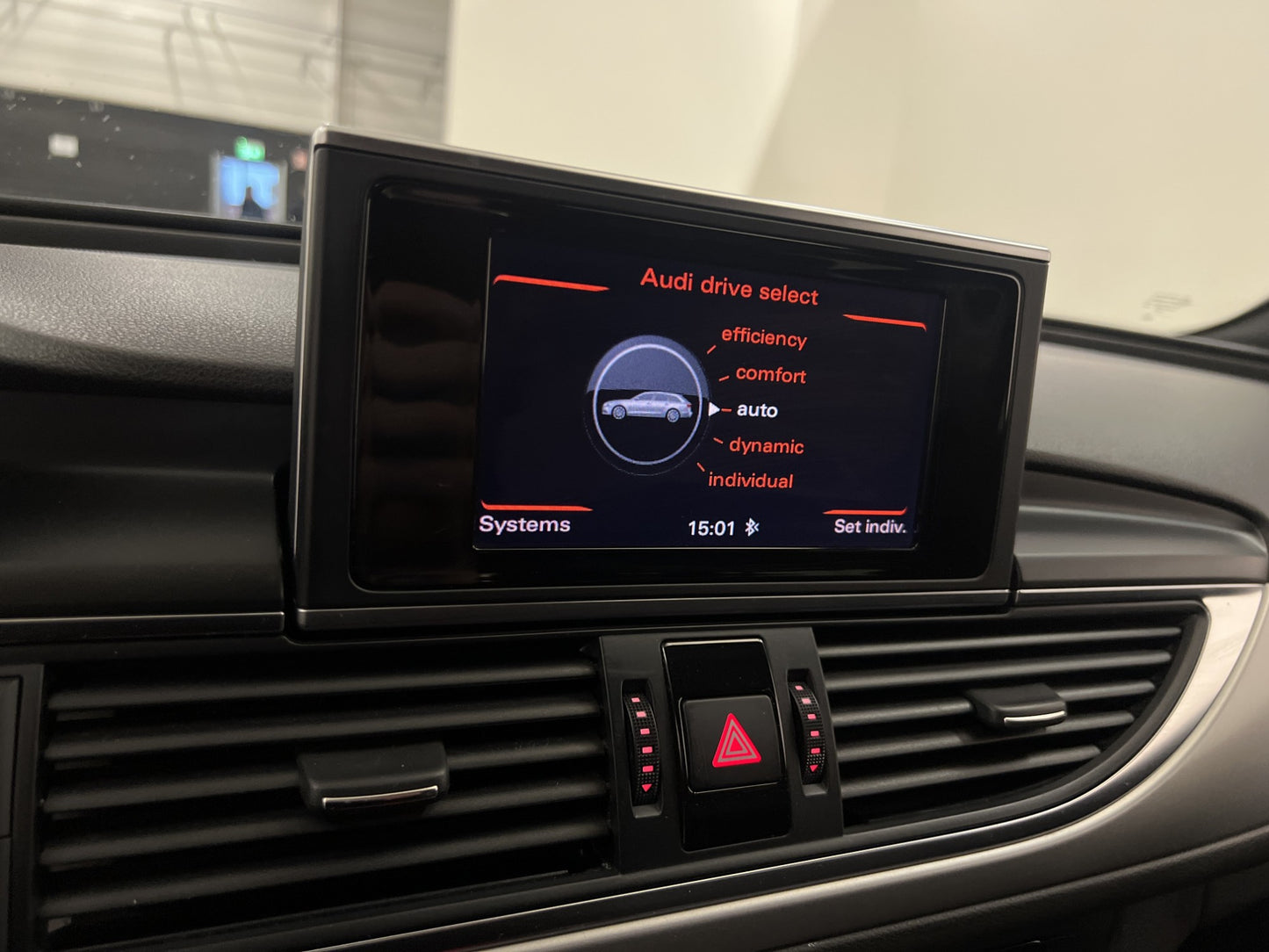 Audi A6 2.0 TDI 177hk S-Line Skinn/Alcantara Bluetooth